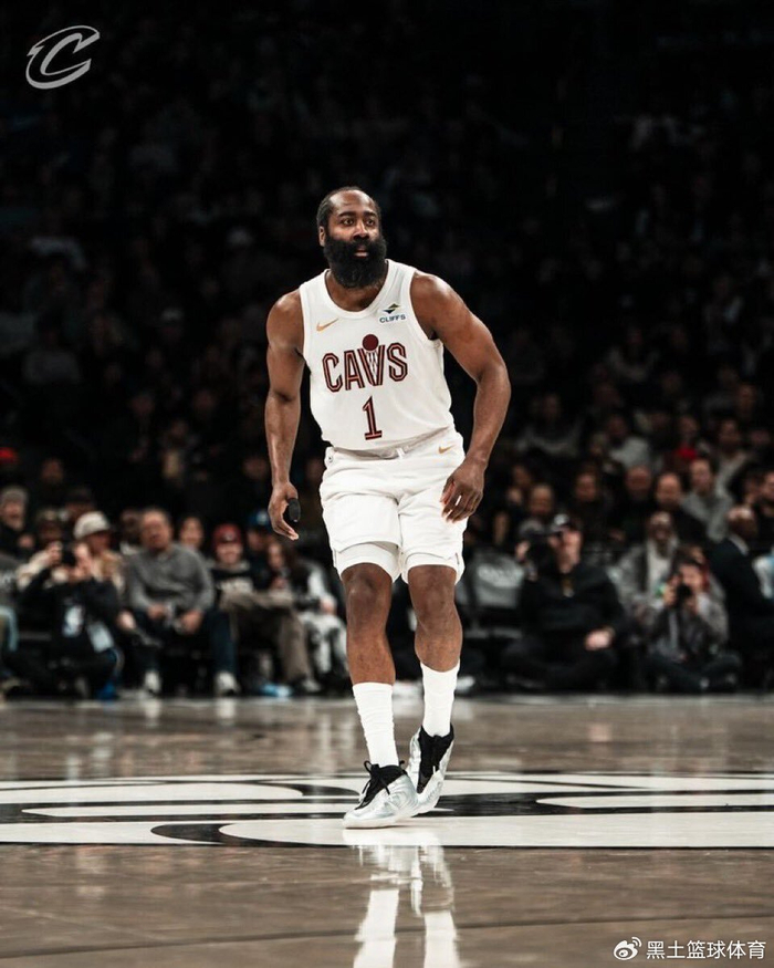 世界杯直播软件更新-破纪录！哈登带伤复出轰22+9+8弑旧主 拇指骨折仅歇2场就回归|詹姆斯·哈登|骑士|篮网|克利夫兰骑士队|布鲁克林篮网队_新浪体育_新浪新闻