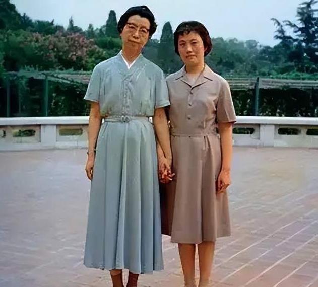 世界杯官方平台-1956年，江青赴苏联治病，向接诊的医生坦言：我和毛泽东同志是政治夫妻